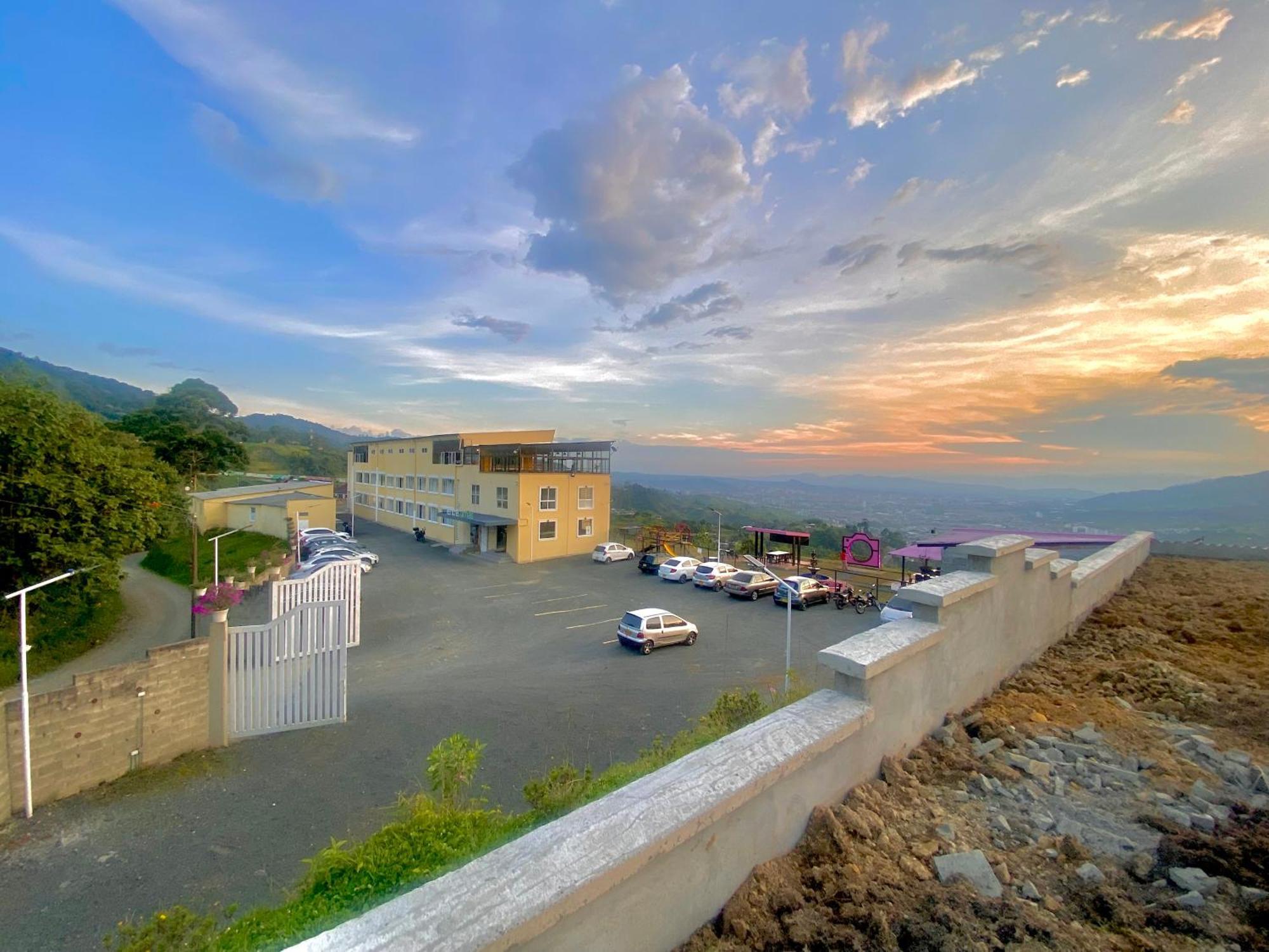 Hotel Entre Lomas ซานตาโรซา เดกาบัล ภายนอก รูปภาพ