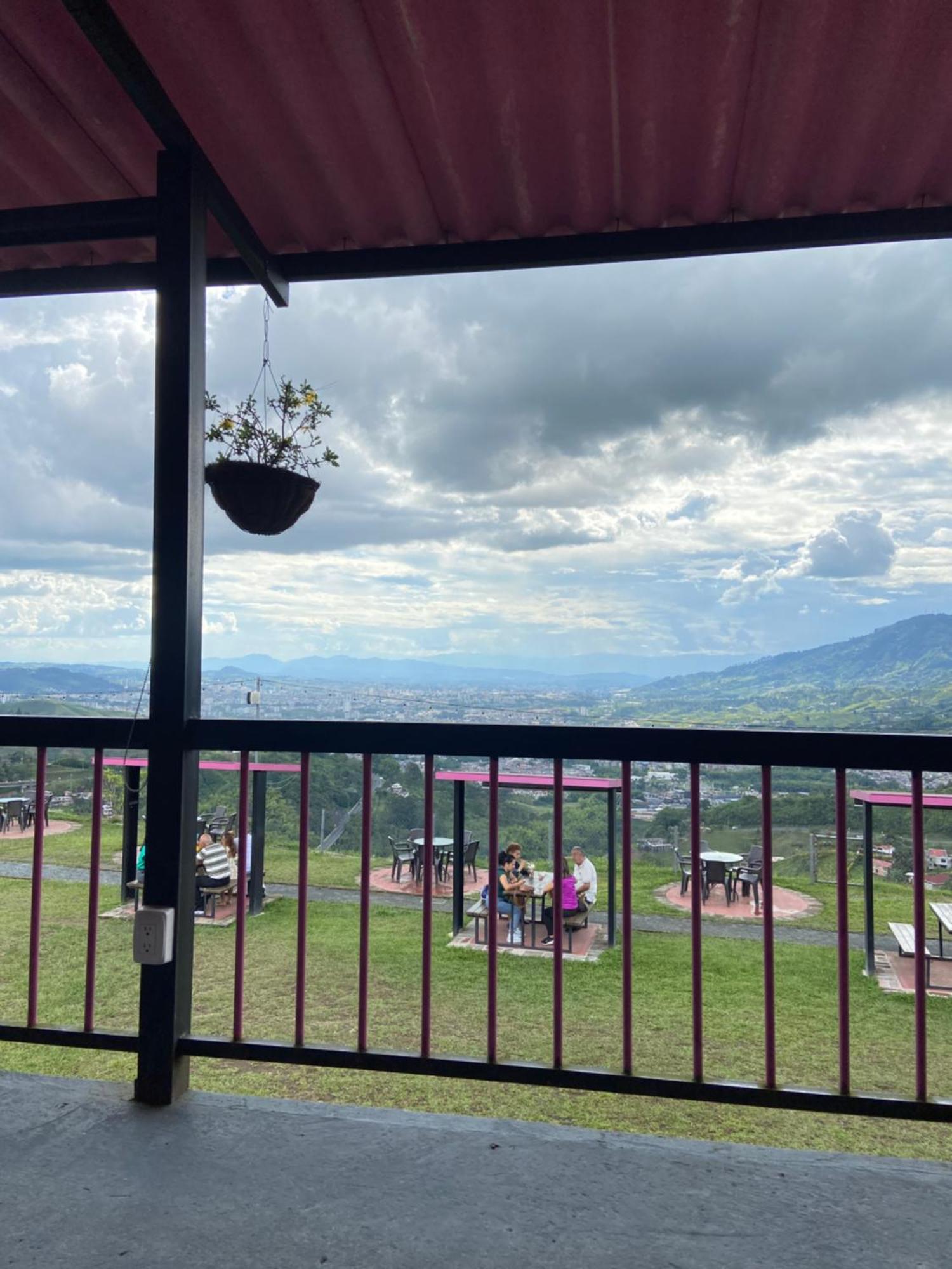 Hotel Entre Lomas ซานตาโรซา เดกาบัล ภายนอก รูปภาพ